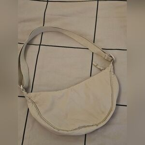 Uniqlo: Round Mini Shoulder Bag